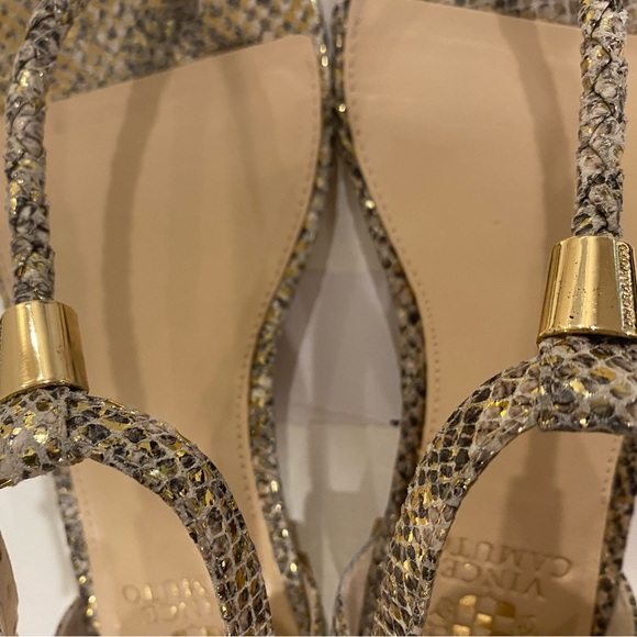 Vince Camuto metallic silver snakeskin print leather T-strap flat sandals. - Picture 15 of 16